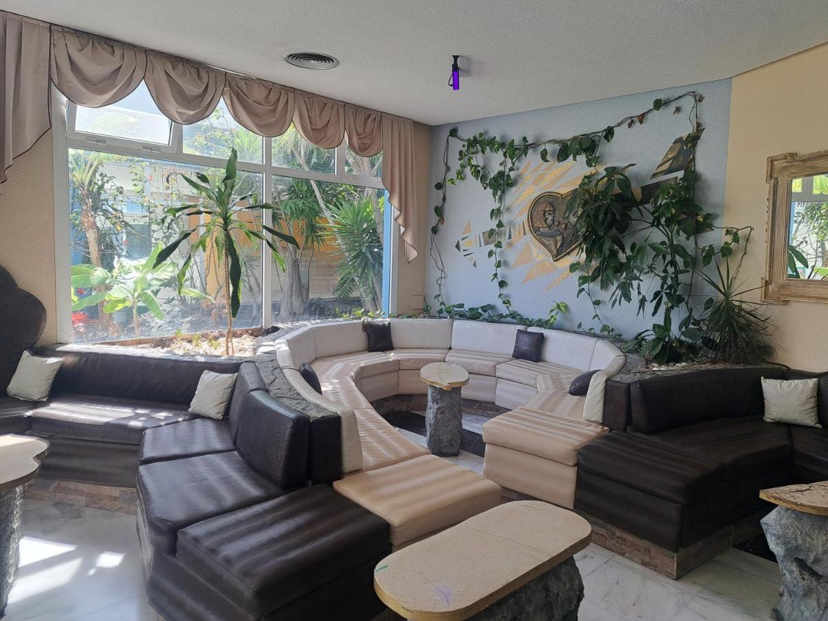 Apartment A&v In Park *
